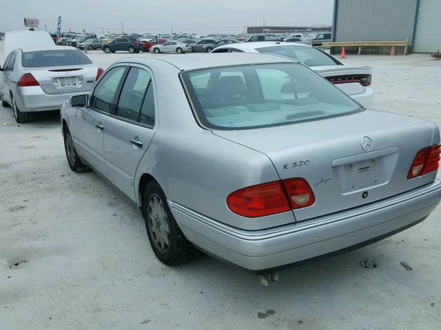 WDBJF65H7XA769862 - 1999 MERCEDES-BENZ E 320 SILVER photo 3