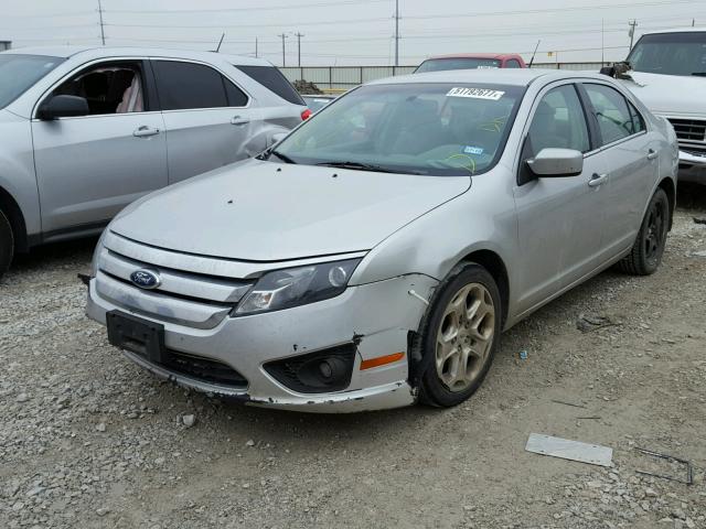 3FAHP0HA2AR122264 - 2010 FORD FUSION SE SILVER photo 2