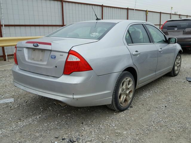 3FAHP0HA2AR122264 - 2010 FORD FUSION SE SILVER photo 4