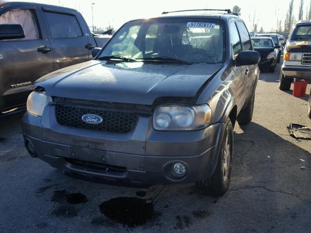 1FMCU94105KD12738 - 2005 FORD ESCAPE LIM GRAY photo 2