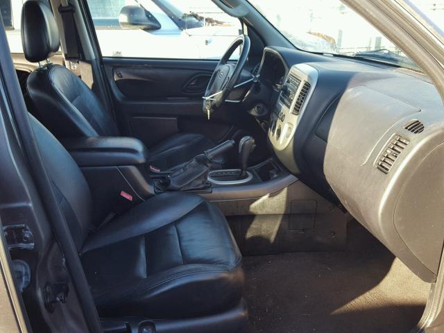 1FMCU94105KD12738 - 2005 FORD ESCAPE LIM GRAY photo 5