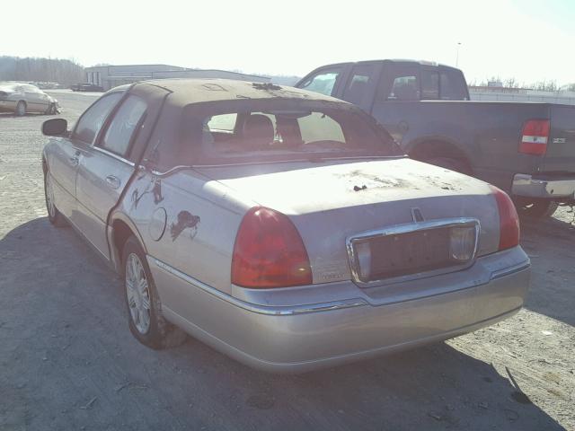 1LNHM82WX6Y626278 - 2006 LINCOLN TOWN CAR S SILVER photo 3