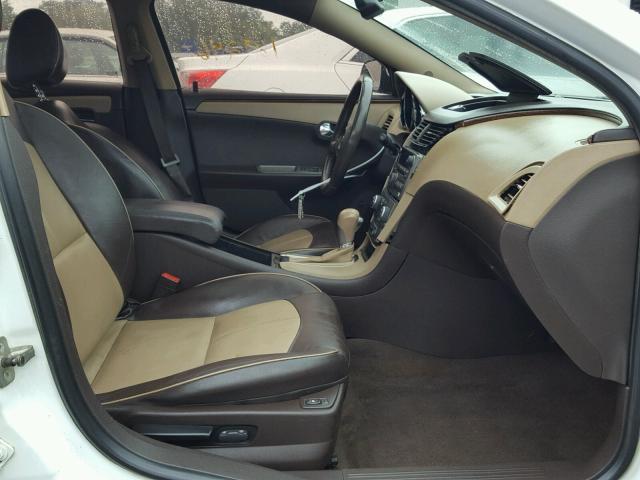 1G1ZE5E19BF107998 - 2011 CHEVROLET MALIBU LTZ 白色 照片 5