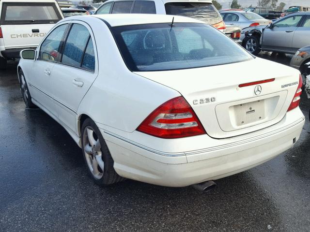 WDBRF40J45F676105 - 2005 MERCEDES-BENZ C 230K SPO WHITE photo 3