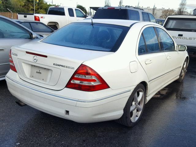 WDBRF40J45F676105 - 2005 MERCEDES-BENZ C 230K SPO WHITE photo 4