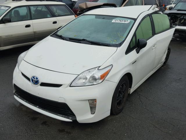 JTDKN3DU9F1923945 - 2015 TOYOTA PRIUS WHITE photo 2