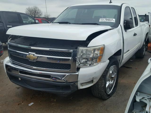 1GCSCSE01AZ127664 - 2010 CHEVROLET SILVERADO WHITE photo 2