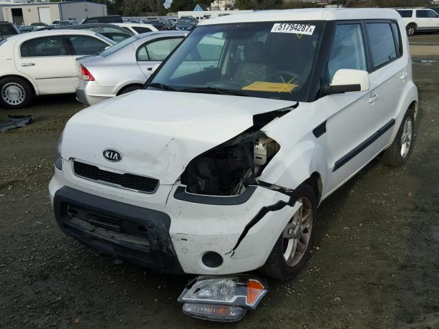 KNDJT2A21B7304679 - 2011 KIA SOUL + WHITE photo 2