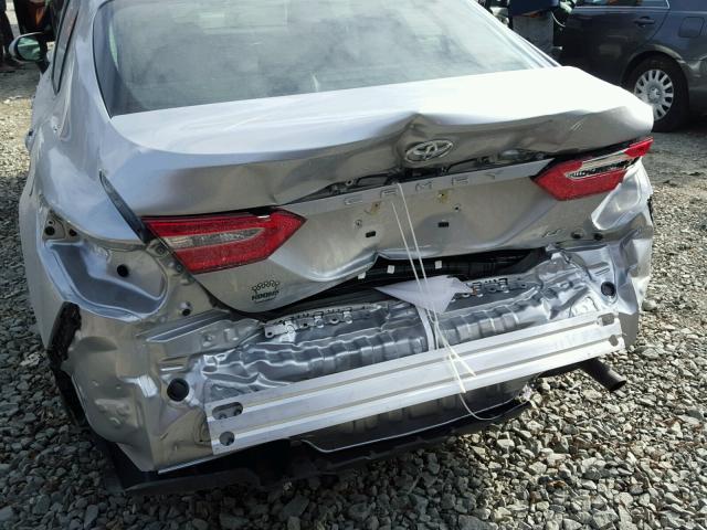 4T1B11HK8JU536640 - 2018 TOYOTA CAMRY L SILVER photo 9