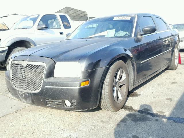 2C3KA53G07H716483 - 2007 CHRYSLER 300 TOURIN BLACK photo 2