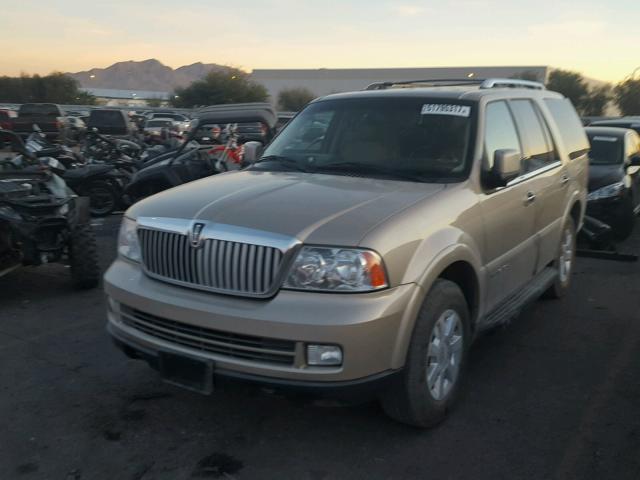 5LMFU28506LJ03767 - 2006 LINCOLN NAVIGATOR TAN photo 2