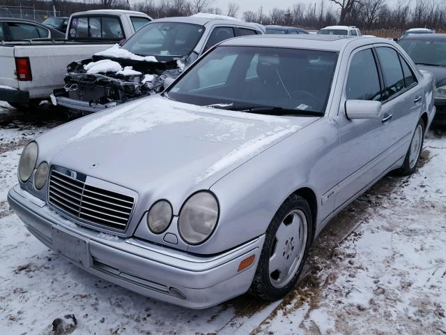 WDBJF72F1VA367602 - 1997 MERCEDES-BENZ E 420 SILVER photo 2