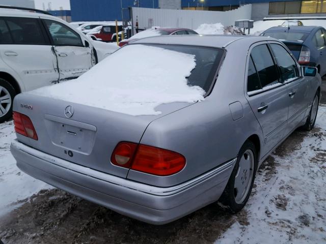 WDBJF72F1VA367602 - 1997 MERCEDES-BENZ E 420 SILVER photo 4