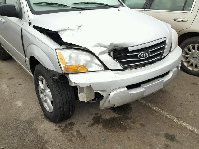 KNDJD735185813449 - 2008 KIA SORENTO EX SILVER photo 9