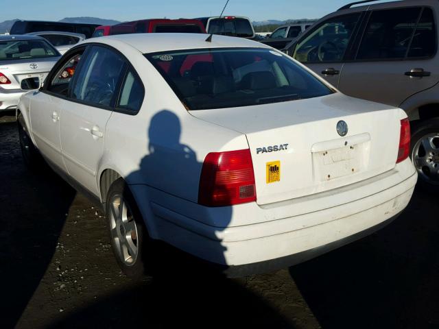 WVWMA63B1XE373124 - 1999 VOLKSWAGEN PASSAT GLS WHITE photo 3