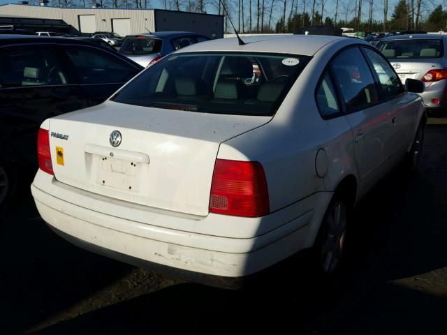 WVWMA63B1XE373124 - 1999 VOLKSWAGEN PASSAT GLS WHITE photo 4