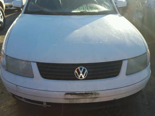 WVWMA63B1XE373124 - 1999 VOLKSWAGEN PASSAT GLS WHITE photo 7