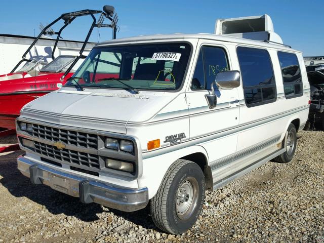 1GBEG25K6RF186567 - 1994 CHEVROLET G20 WHITE photo 2