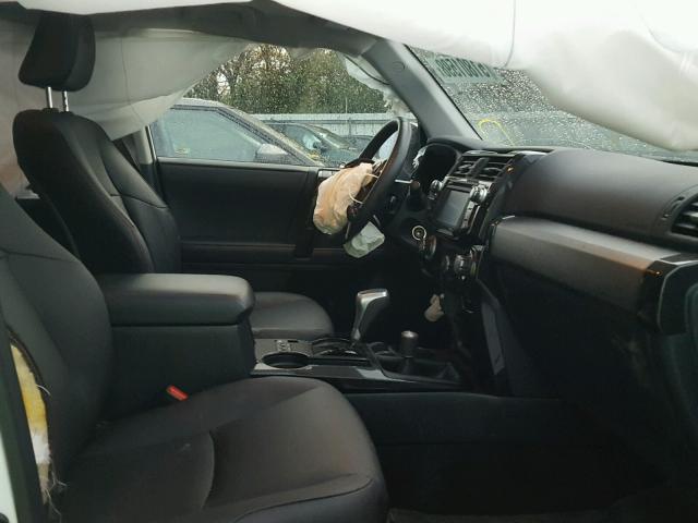 JTEBU5JR7H5475274 - 2017 TOYOTA 4RUNNER SR 白色 照片 5