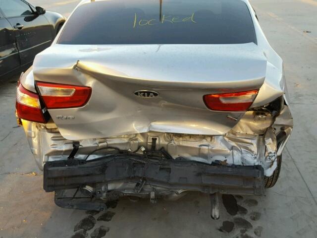 KNADM4A34G6647320 - 2016 KIA RIO LX Արծաթագույն լուսանկար 10