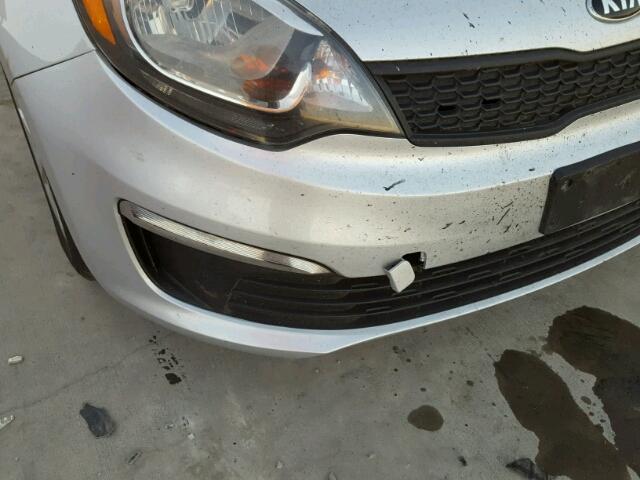 KNADM4A34G6647320 - 2016 KIA RIO LX Արծաթագույն լուսանկար 9
