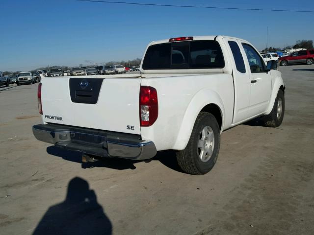 1N6AD06U25C442672 - 2005 NISSAN FRONTIER K WHITE photo 4