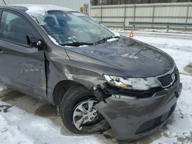 KNAFU4A24B5444409 - 2011 KIA FORTE EX CHARCOAL photo 9