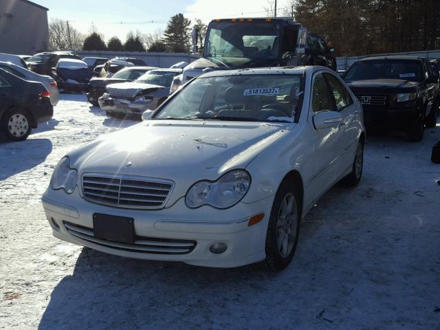 WDBRF92HX7F922858 - 2007 MERCEDES-BENZ C 280 4MAT WHITE photo 2