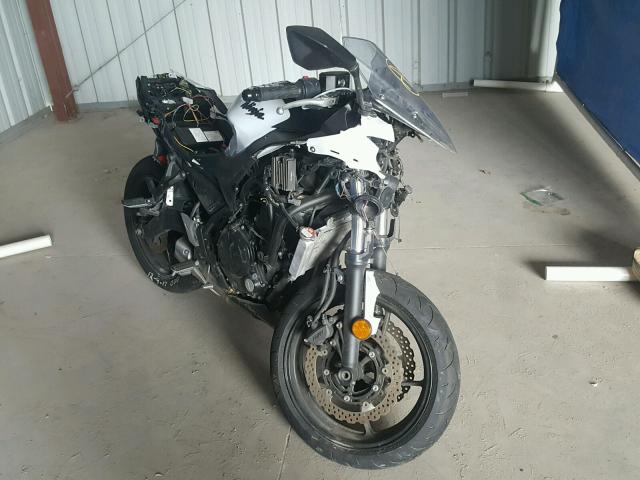 JKAEXEJ14HDA00154 - 2017 KAWASAKI EX650 J თეთრი ფოტო 1