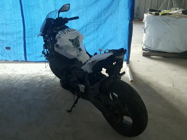 JKAEXEJ14HDA00154 - 2017 KAWASAKI EX650 J თეთრი ფოტო 3