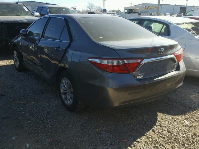 4T4BF1FK8FR513344 - 2015 TOYOTA CAMRY LE ნაცრისფერი ფოტო 3