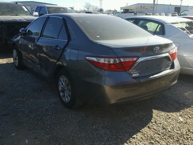 4T4BF1FK8FR513344 - 2015 TOYOTA CAMRY LE GRAY photo 3