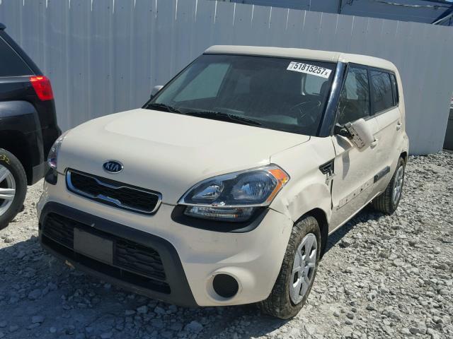 KNDJT2A52C7425443 - 2012 KIA SOUL WHITE photo 2