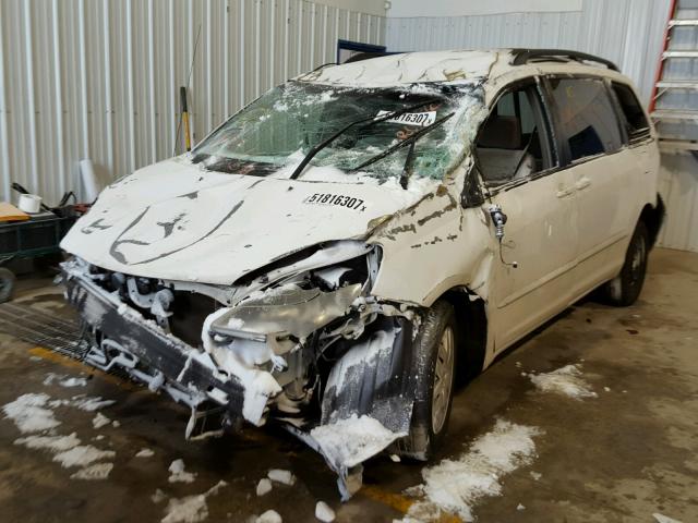 5TDZK23C27S036654 - 2007 TOYOTA SIENNA CE WHITE photo 2