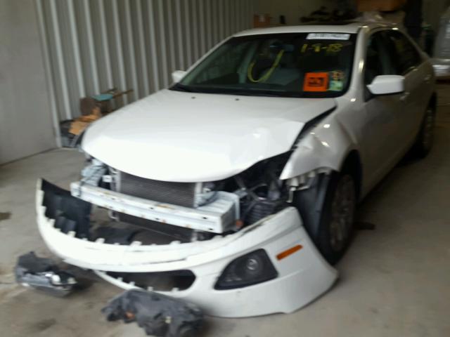 3FAHP0HA8BR210656 - 2011 FORD FUSION SE WHITE photo 2