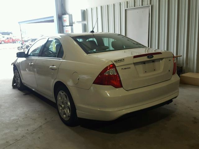 3FAHP0HA8BR210656 - 2011 FORD FUSION SE WHITE photo 3