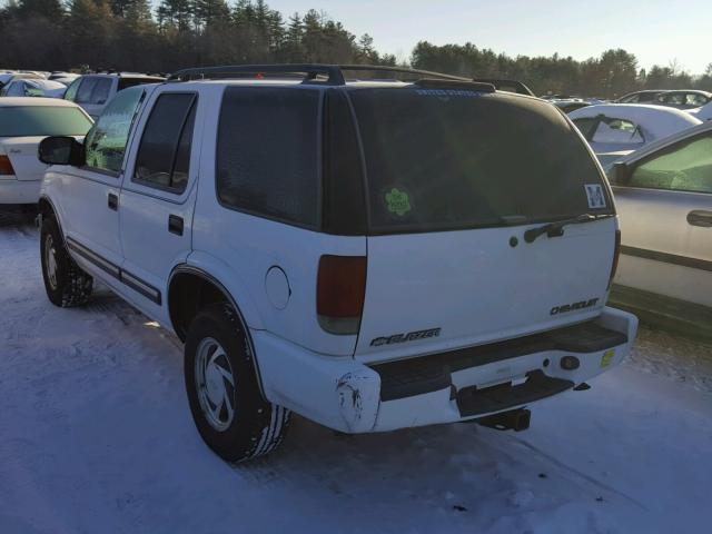 1GNDT13W01K258613 - 2001 CHEVROLET BLAZER WHITE photo 3