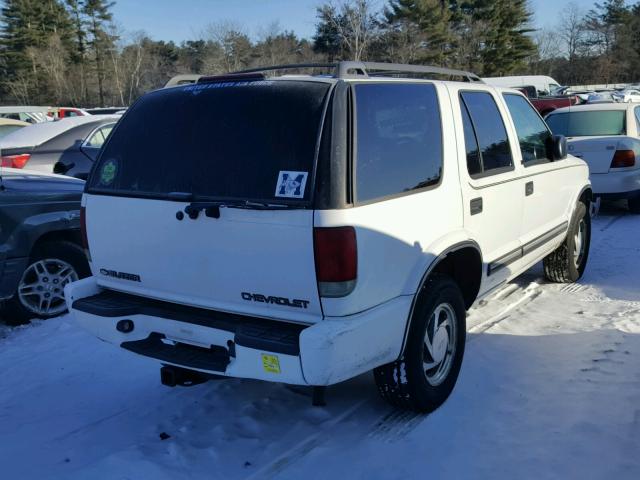 1GNDT13W01K258613 - 2001 CHEVROLET BLAZER WHITE photo 4