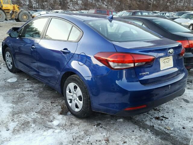 3KPFL4A72HE048557 - 2017 KIA FORTE LX BLUE photo 3