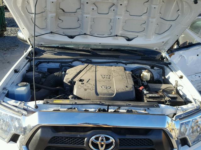 3TMJU4GN5FM182768 - 2015 TOYOTA TACOMA DOU WHITE photo 7