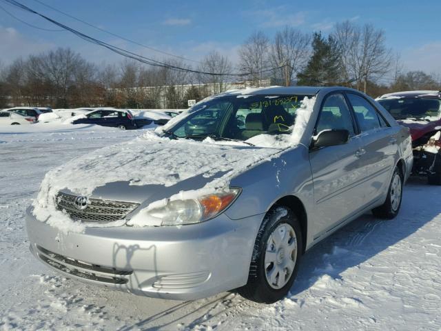 4T1BE32K64U810527 - 2004 TOYOTA CAMRY LE ვერცხლისფერი ფოტო 2
