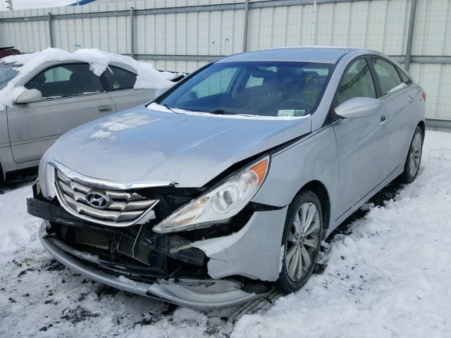 5NPEC4AC5BH061346 - 2011 HYUNDAI SONATA SE SILVER photo 2