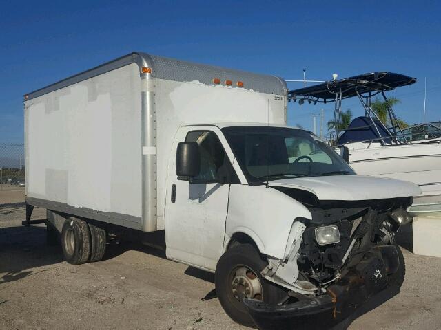 1GBJG31K281114528 - 2008 CHEVROLET EXPRESS G3 WHITE photo 1