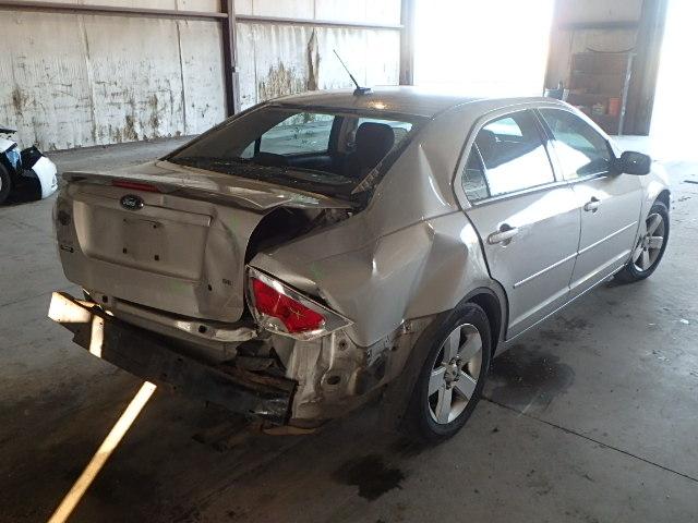 3FAHP07Z78R119863 - 2008 FORD FUSION SE SILVER photo 4