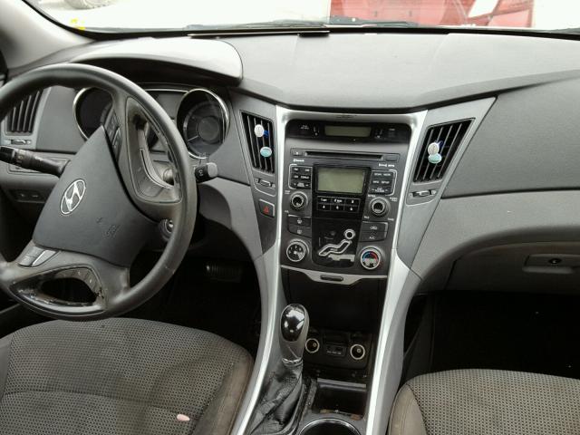 5NPEB4AC3BH202160 - 2011 HYUNDAI SONATA GLS SILVER photo 9