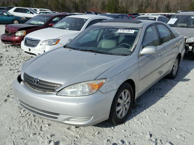 4T1BF30KX2U500359 - 2002 TOYOTA CAMRY LE GRAY photo 2