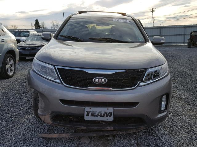 5XYKTCA61EG488736 - 2014 KIA SORENTO LX GRAY photo 9