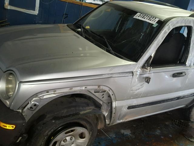 1J4GL48K73W511736 - 2003 JEEP LIBERTY SP SILVER photo 9