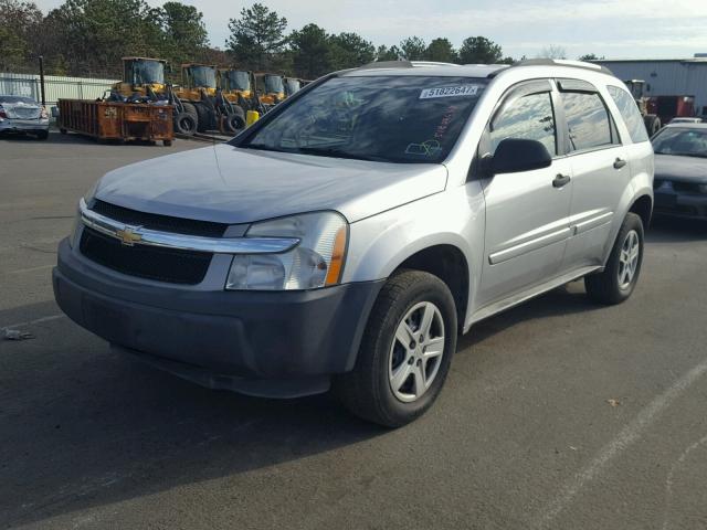 2CNDL23F256106626 - 2005 CHEVROLET EQUINOX LS SILVER photo 2