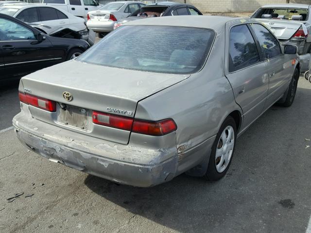 JT2BG22K6W0137265 - 1998 TOYOTA CAMRY CE GOLD photo 4